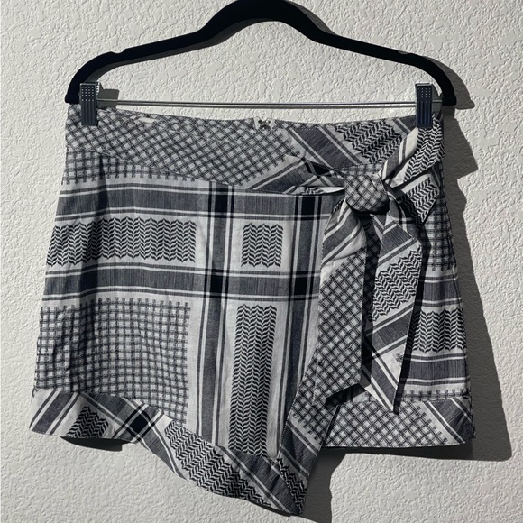 Guess A-Line Skirt 
Style #W72D48R8UC0 - Picture 2 of 7